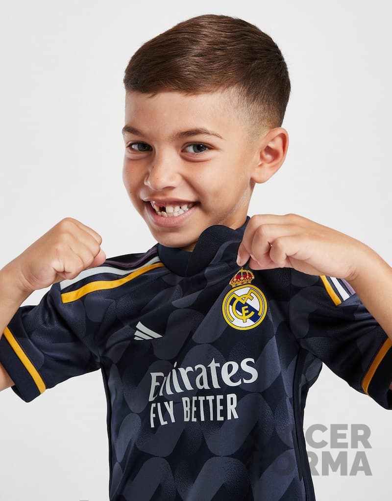 Детская гостевая форма Реал Мадрид 2023-2024 с гетрами