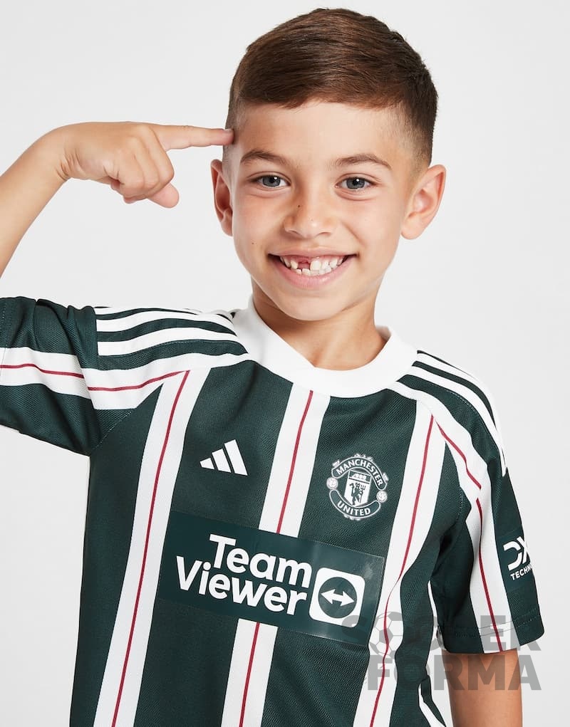 Детская гостевая форма Манчестер Юнайтед 2023-2024 с гетрами