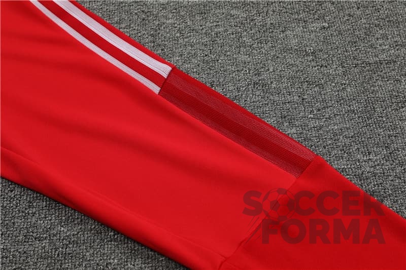 Детский тренировочный костюм Манчестер Юнайтед 2021-2022 красный