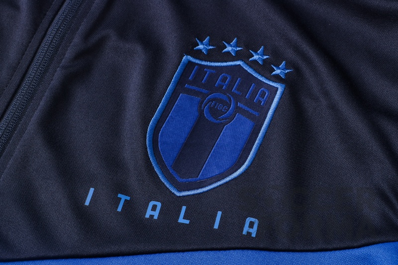 Парадный костюм сборной Италии 2022 синий
