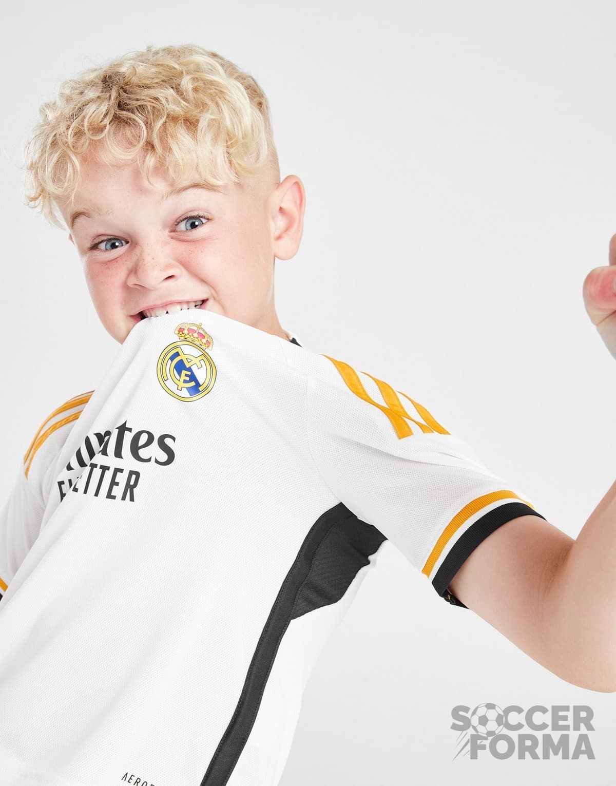 Детская форма Реал Мадрид с гетрами 2023-2024