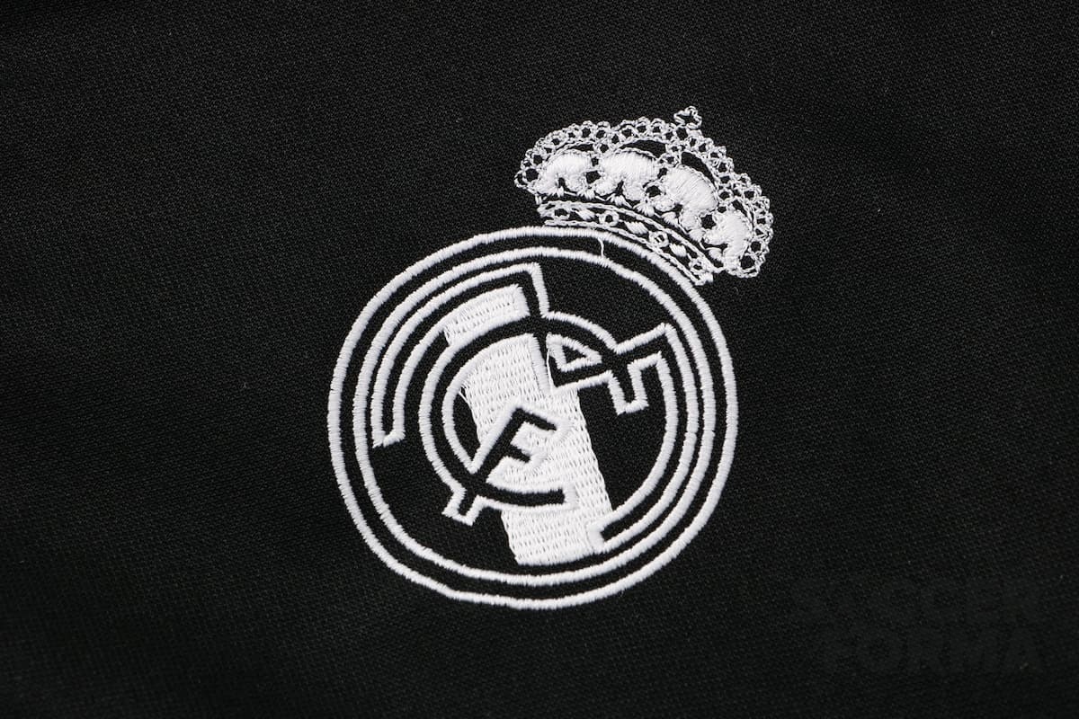 Спортивный костюм Реал Мадрид 2022 на молнии с капюшоном