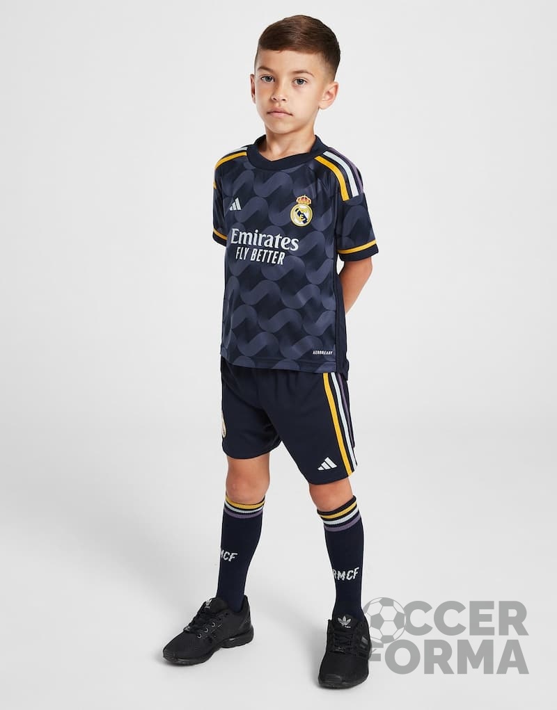 Детская гостевая форма Реал Мадрид 2023-2024 с гетрами - вид  1