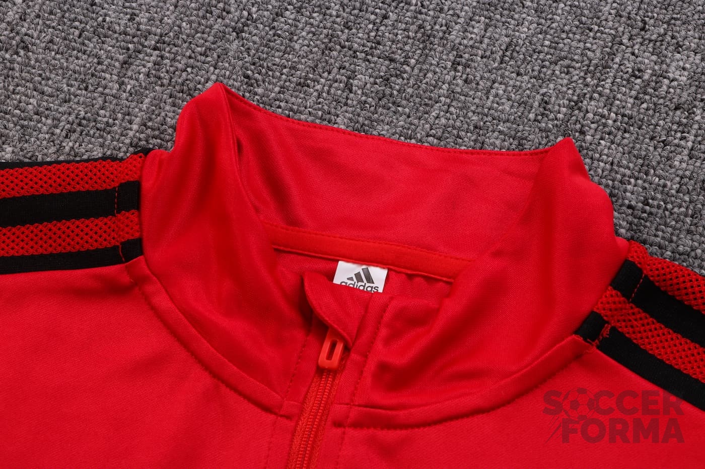 Детский тренировочный костюм Манчестер Юнайтед 2022-2023 красный - вид 4