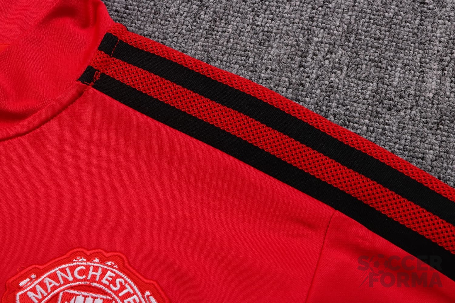 Детский тренировочный костюм Манчестер Юнайтед 2022-2023 красный