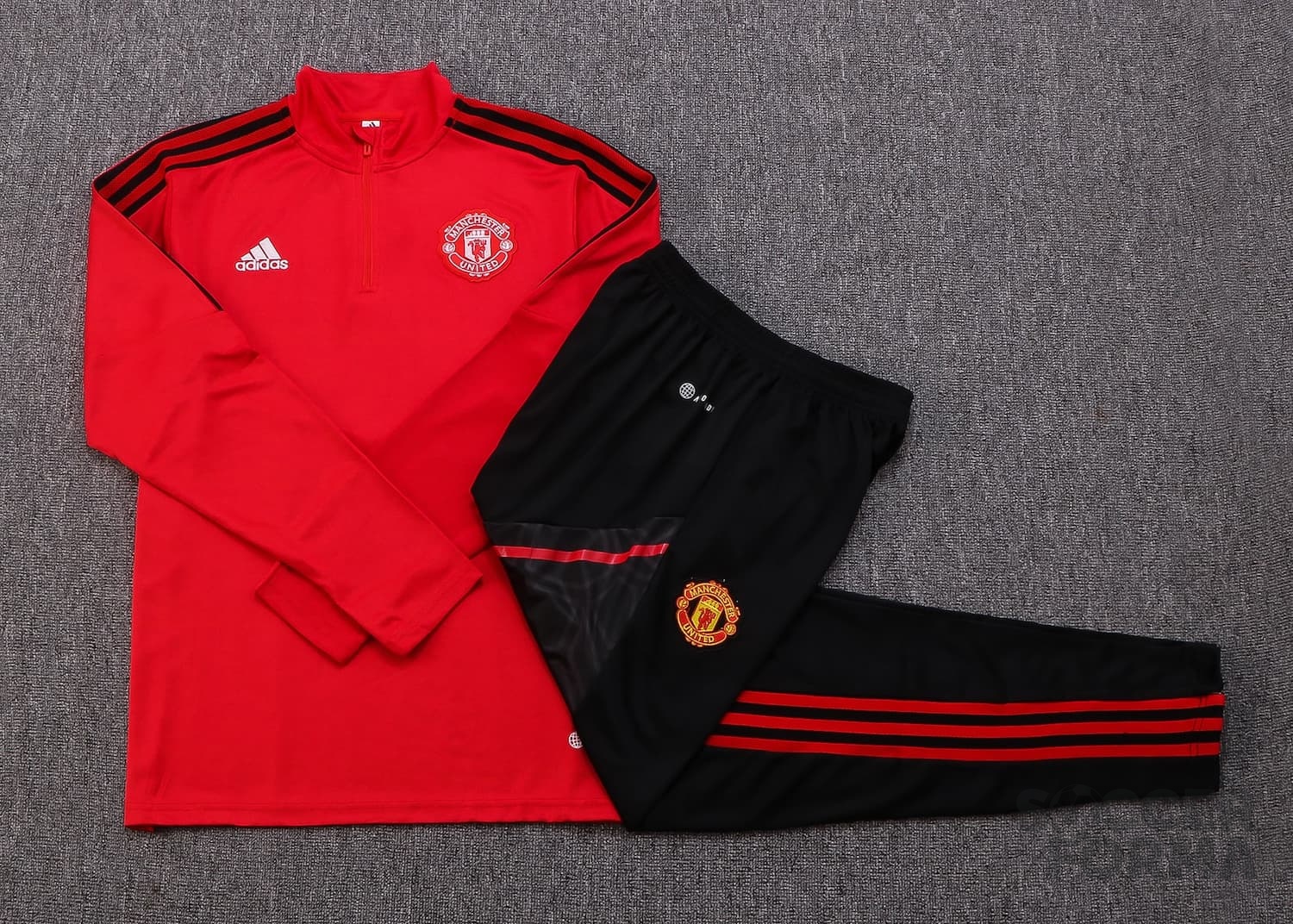 Детский тренировочный костюм Манчестер Юнайтед 2022-2023 красный - вид 3