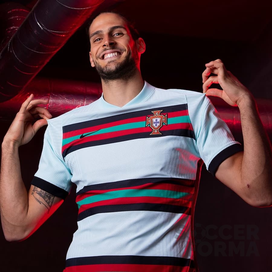 Гостевая футболка сборной Португалии 2021 - вид 3