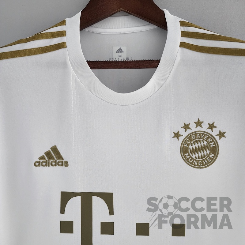 Гостевая футболка Бавария Мюнхен с нашивками 2022-2023