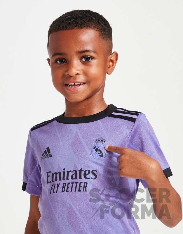Детская гостевая форма Реал Мадрид 2022-2023 с гетрами