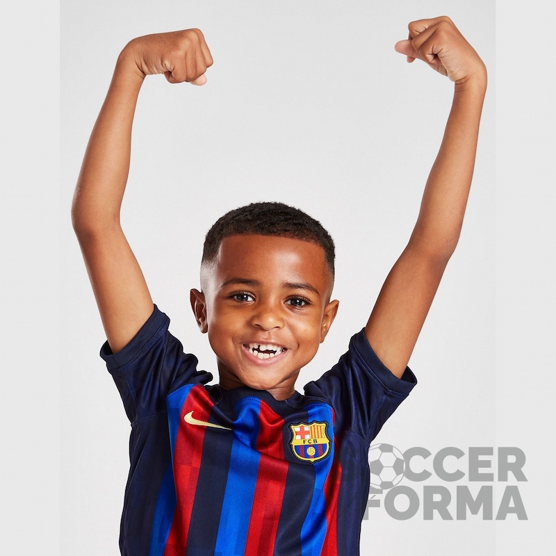 Детская форма Барселоны 2022-2023 с гетрами - вид  3