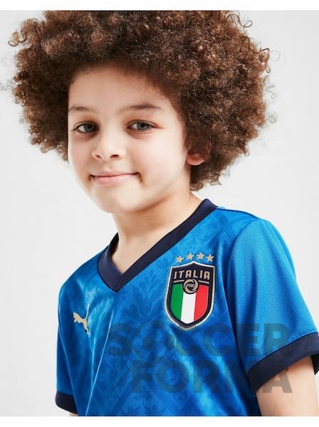 Детская форма сборной Италии 2021 с гетрами - вид  3